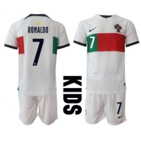 Fotballdrakt Barn Portugal Cristiano Ronaldo #7 Bortedraktsett VM 2022 Kortermet (+ Korte bukser)
